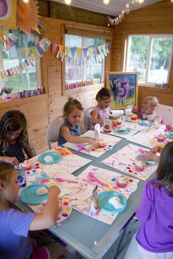 An Art party. Very cool.  Kids art party, Art party activities, Painting  birthday party