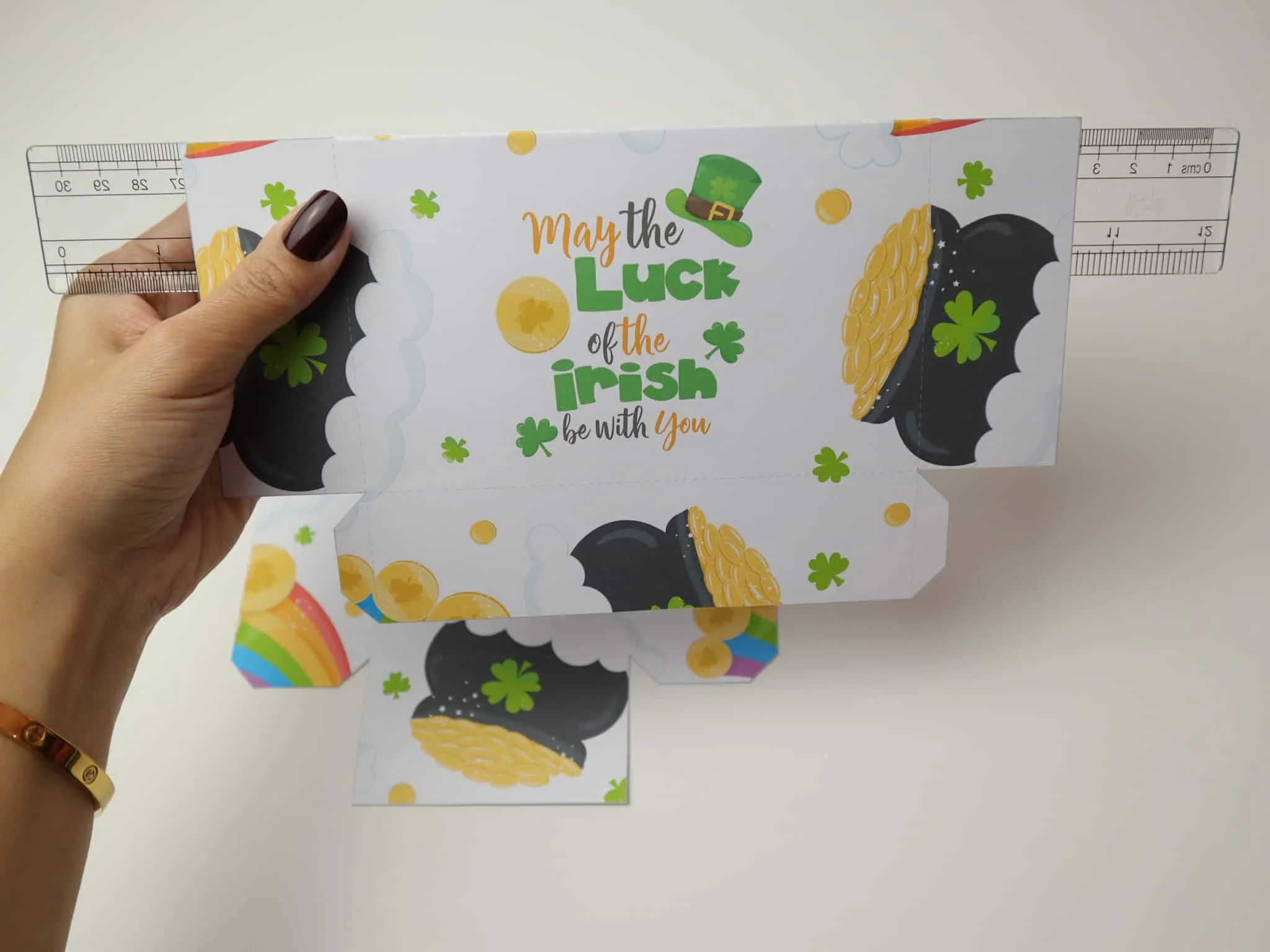 Fold along dotted line for St Patrick's Day box