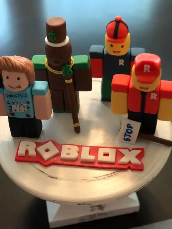 26 Roblox Cake Ideas Recipes Tutorials Tips And Supplies - roblox royale high birthday cake
